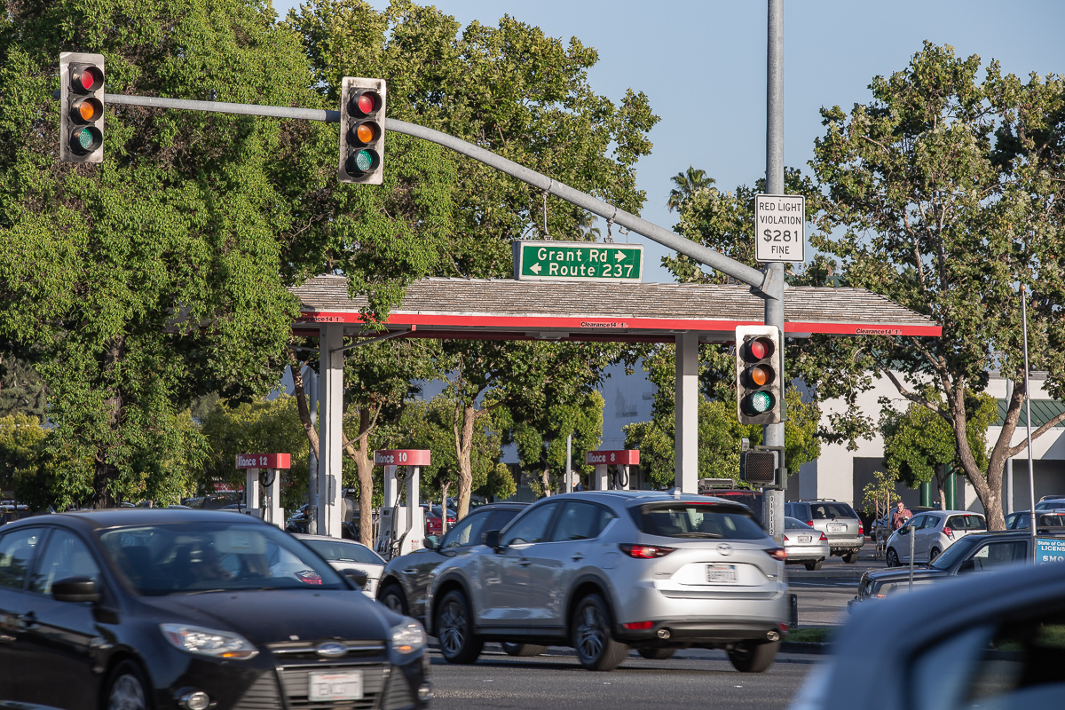 Traffic lights out at El Camino, Highway 237 intersection in Mountain View