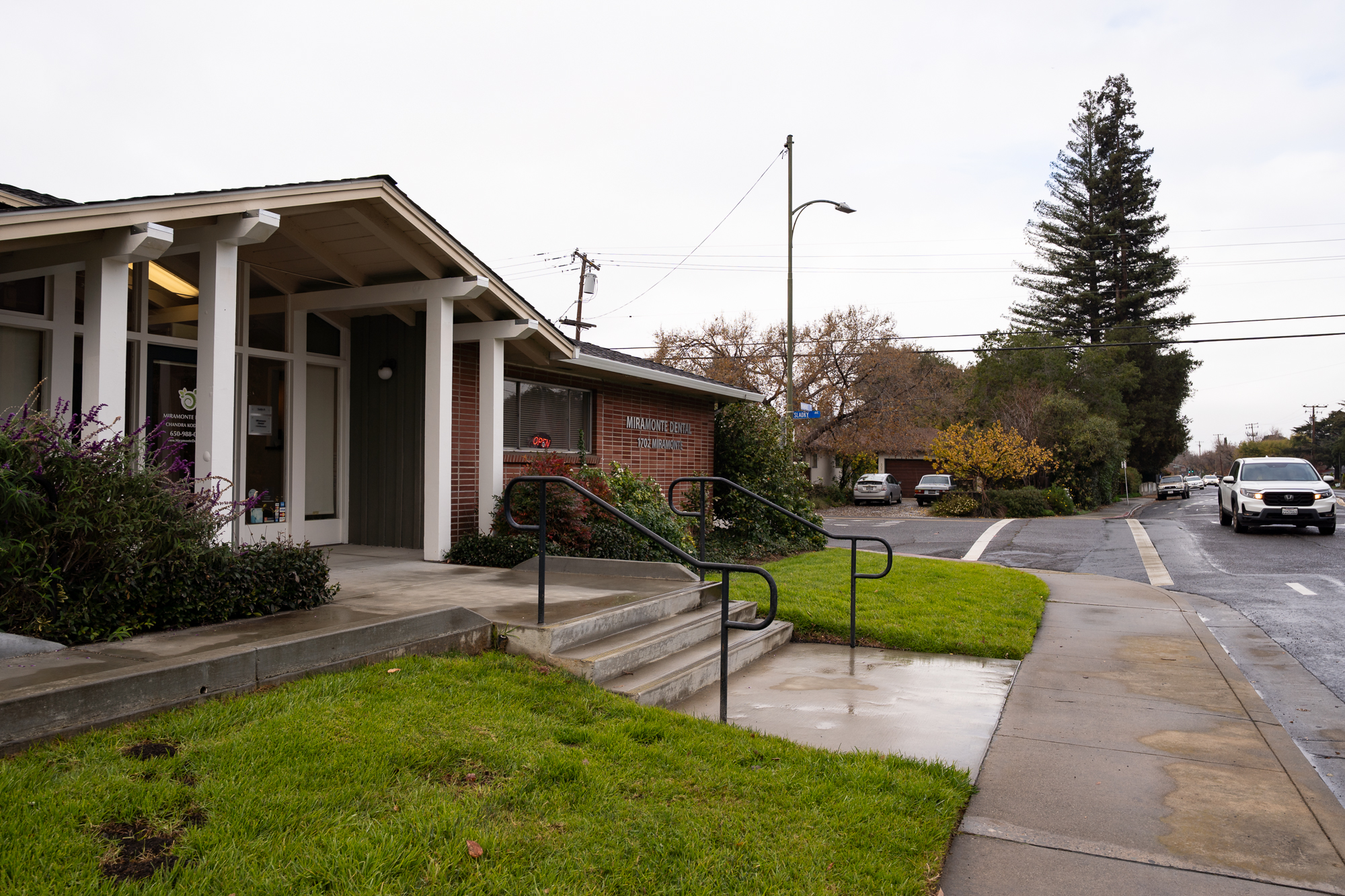 Mountain View backs contentious plan to allow more housing south of El Camino Real